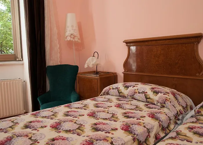 Le Ortensie Di Via Rossetti Triest